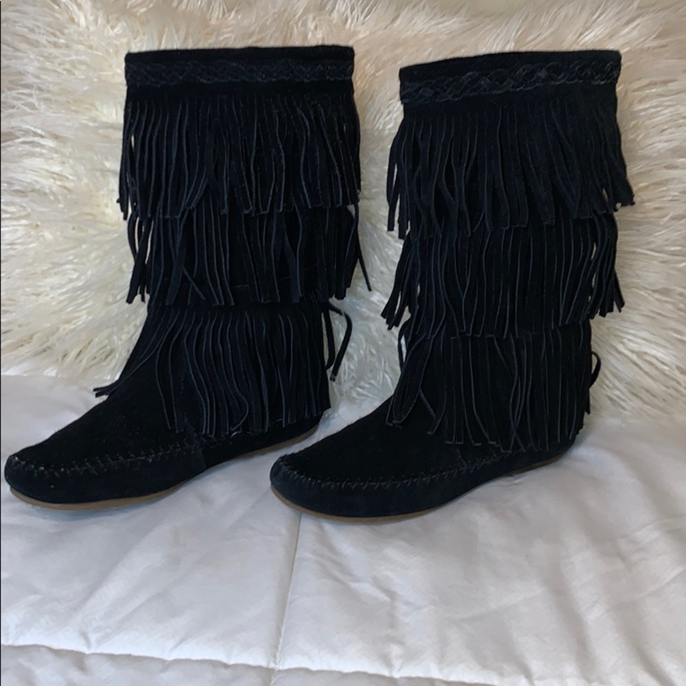 Minnetonka fridge black boots